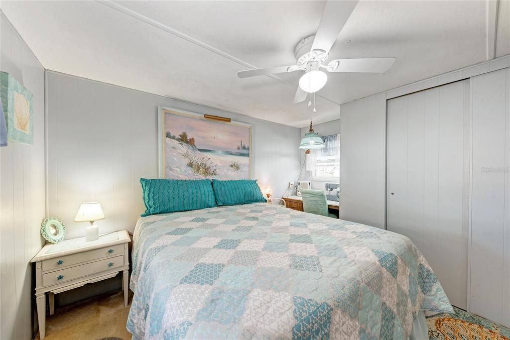 For Sale: $220,000 (2 beds, 1 baths, 894 Square Feet)