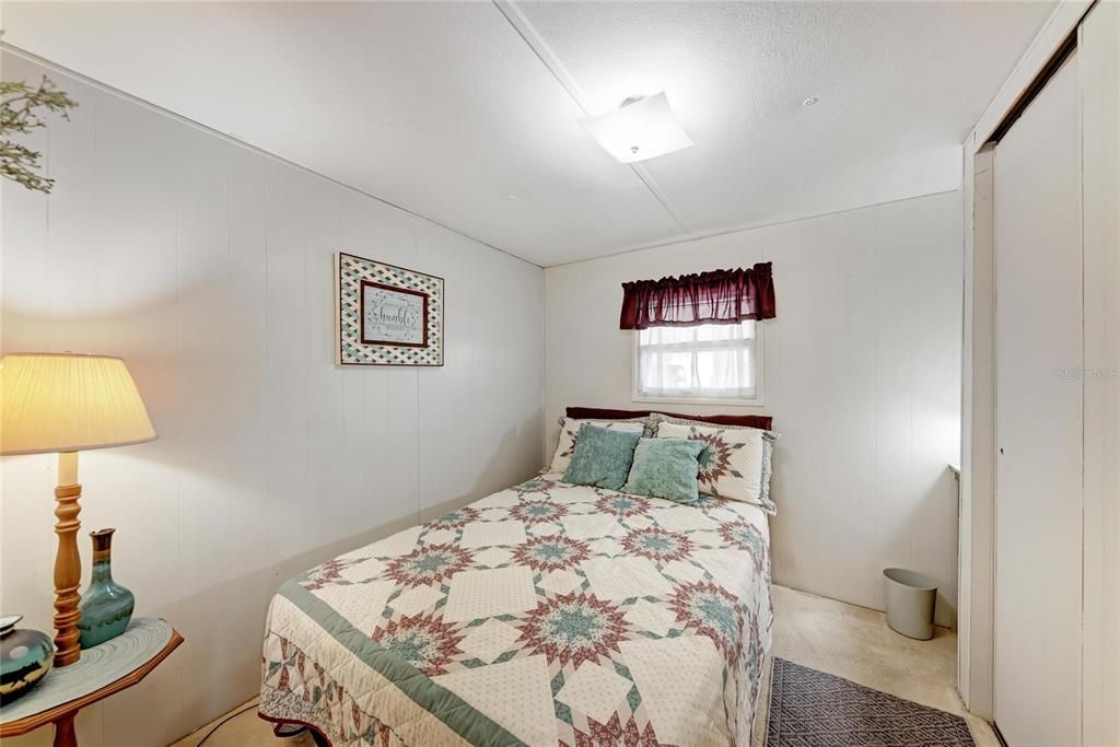 For Sale: $220,000 (2 beds, 1 baths, 894 Square Feet)