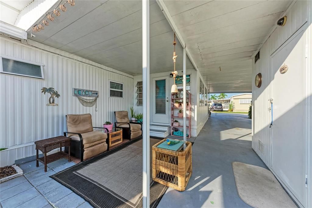 For Sale: $220,000 (2 beds, 1 baths, 894 Square Feet)