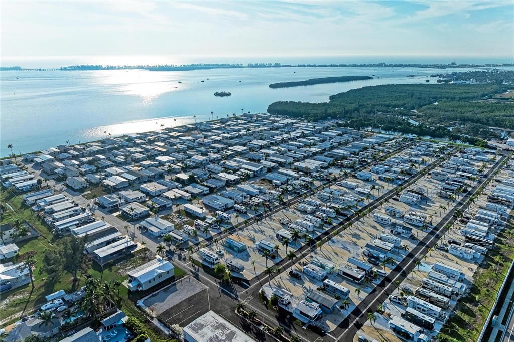 For Sale: $220,000 (2 beds, 1 baths, 894 Square Feet)