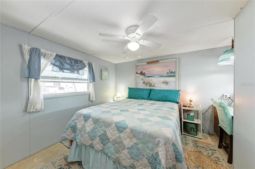 For Sale: $220,000 (2 beds, 1 baths, 894 Square Feet)