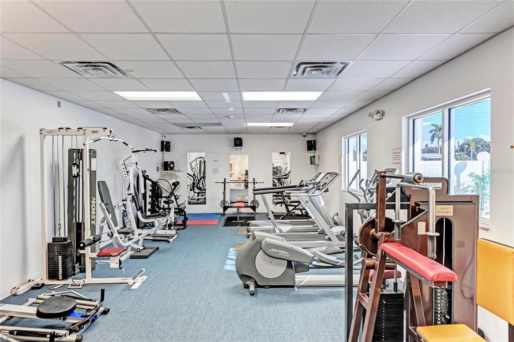 For Sale: $220,000 (2 beds, 1 baths, 894 Square Feet)