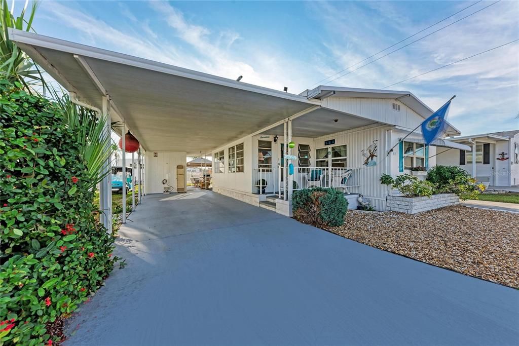 For Sale: $220,000 (2 beds, 1 baths, 894 Square Feet)