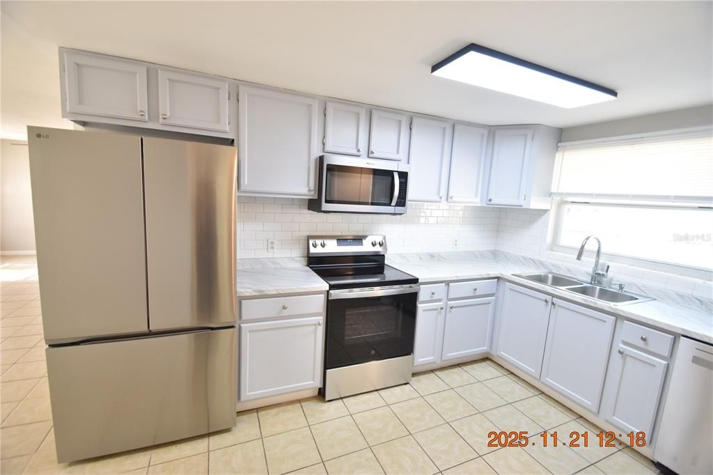 For Rent: $1,895 (3 beds, 2 baths, 1075 Square Feet)