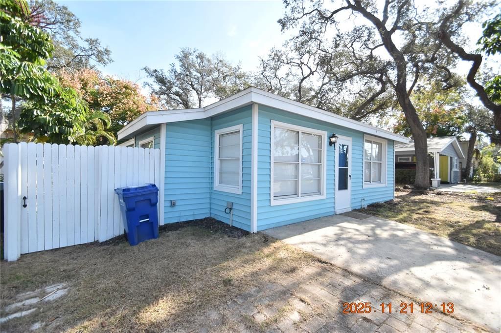 For Rent: $1,895 (3 beds, 2 baths, 1075 Square Feet)