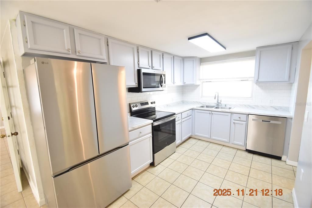 For Rent: $1,895 (3 beds, 2 baths, 1075 Square Feet)