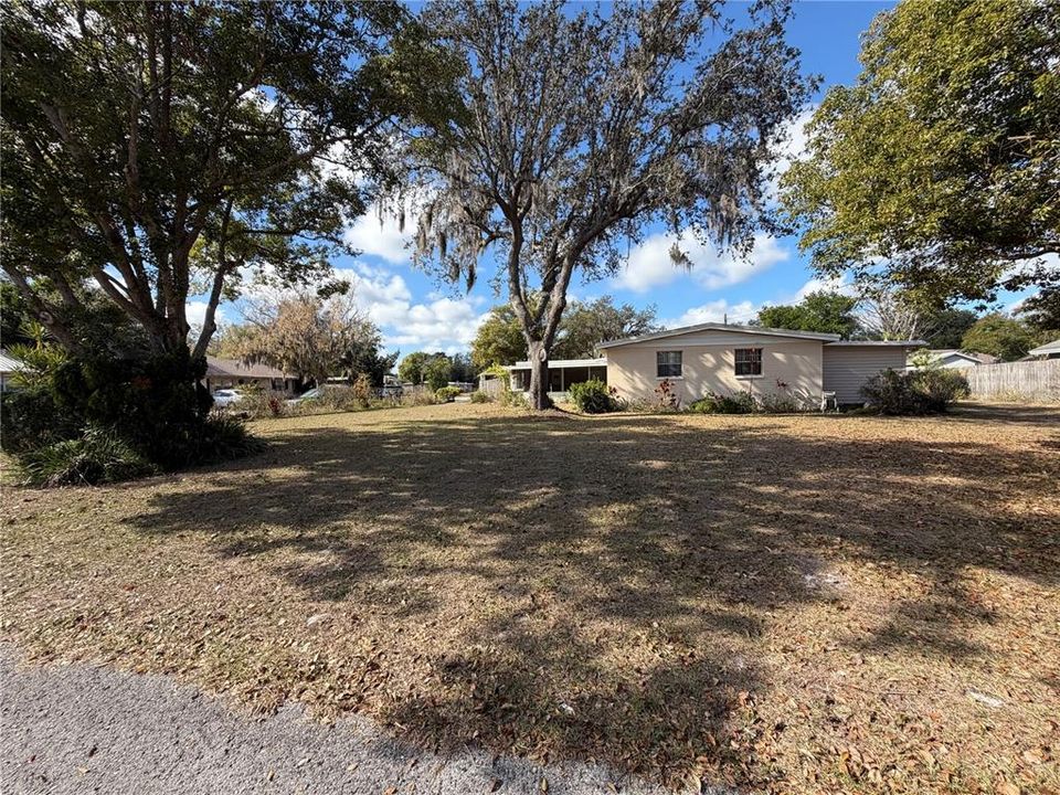 For Sale: $195,000 (3 beds, 2 baths, 864 Square Feet)
