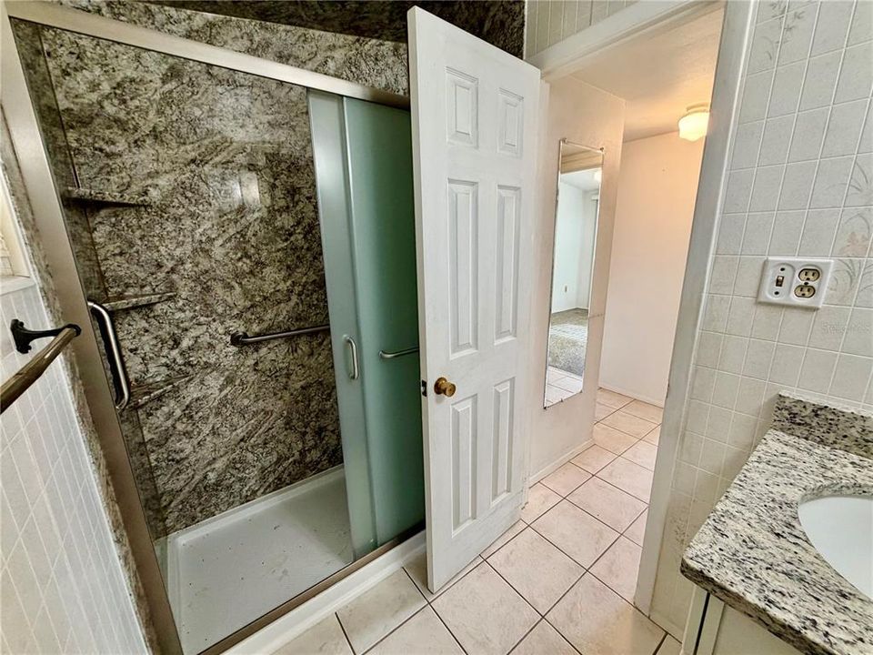 For Sale: $195,000 (3 beds, 2 baths, 864 Square Feet)