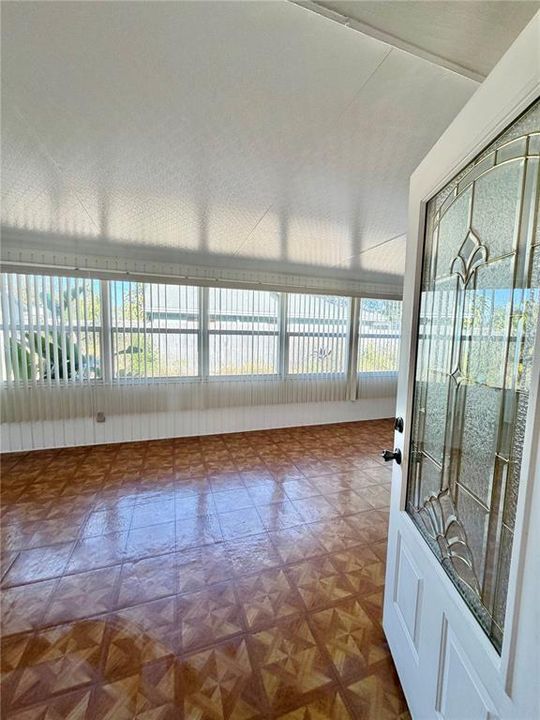 For Sale: $195,000 (3 beds, 2 baths, 864 Square Feet)