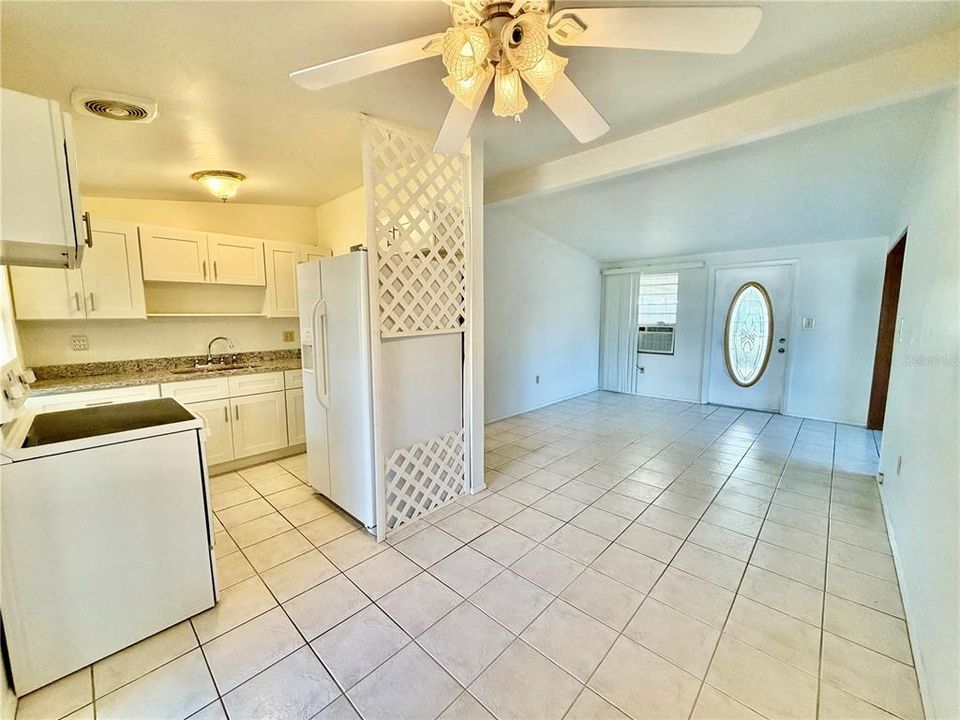 For Sale: $195,000 (3 beds, 2 baths, 864 Square Feet)