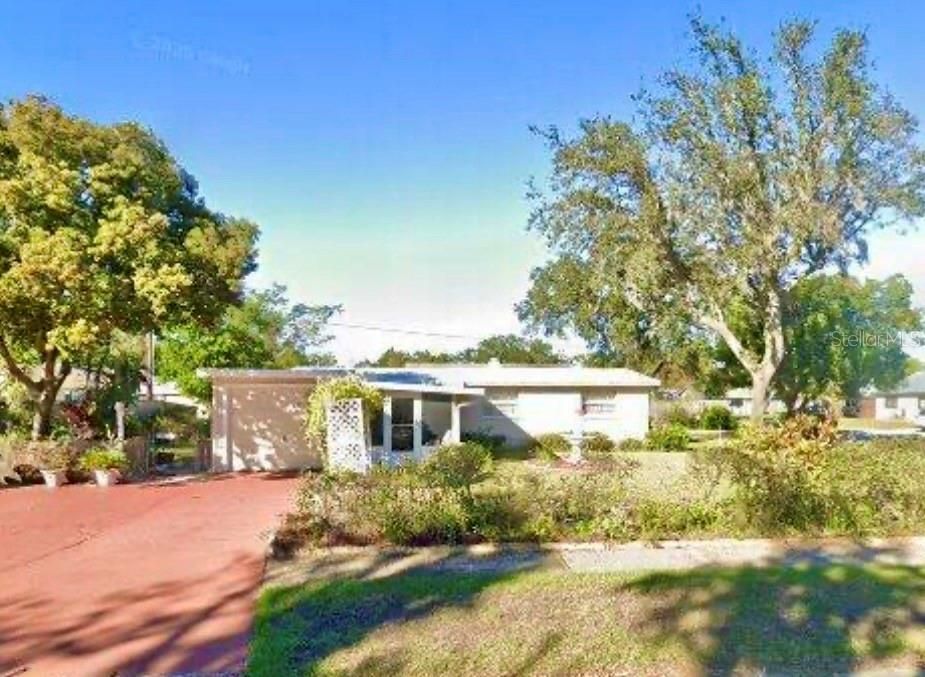 For Sale: $195,000 (3 beds, 2 baths, 864 Square Feet)