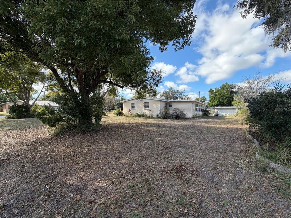 For Sale: $195,000 (3 beds, 2 baths, 864 Square Feet)