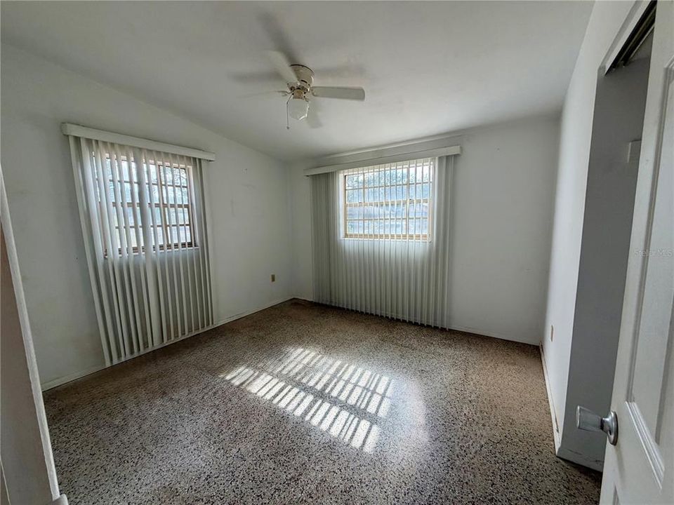 For Sale: $195,000 (3 beds, 2 baths, 864 Square Feet)