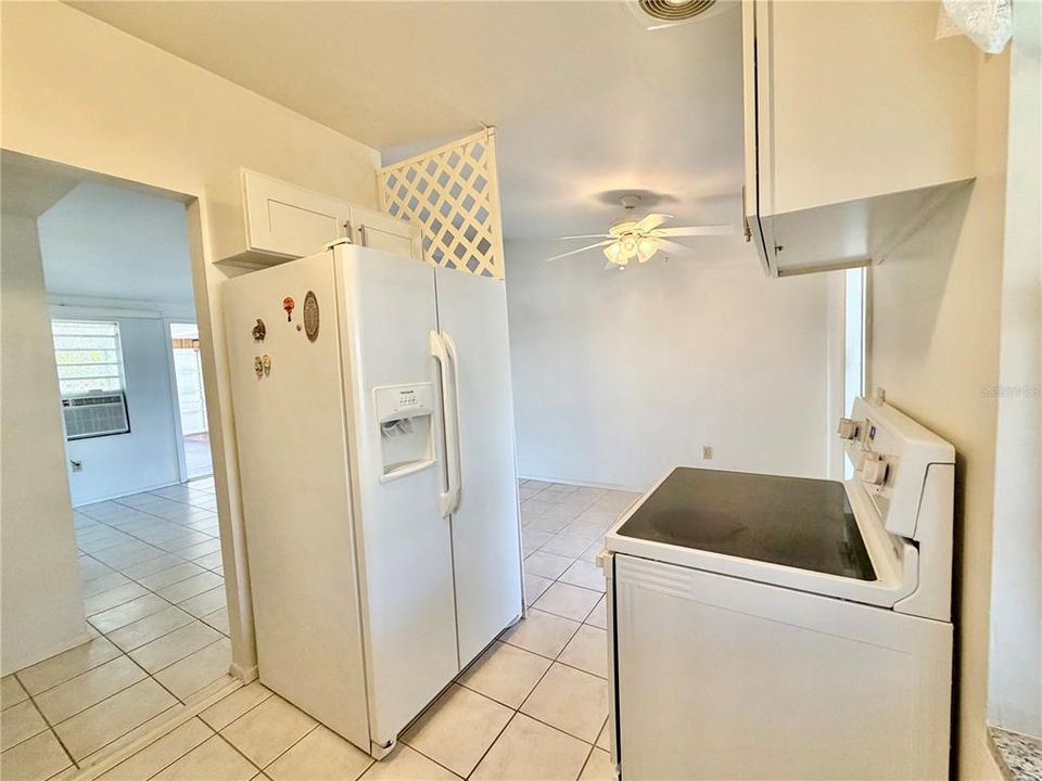 For Sale: $195,000 (3 beds, 2 baths, 864 Square Feet)