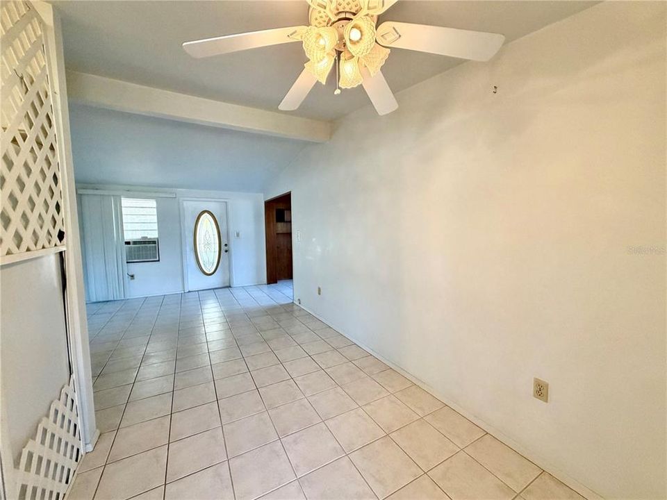 For Sale: $195,000 (3 beds, 2 baths, 864 Square Feet)