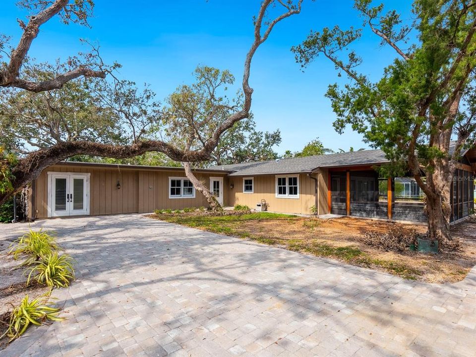 For Sale: $1,250,000 (3 beds, 2 baths, 2080 Square Feet)