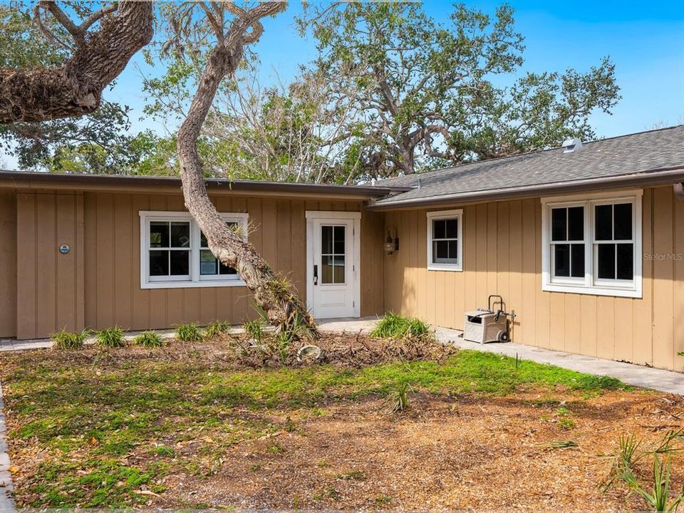 For Sale: $1,250,000 (3 beds, 2 baths, 2080 Square Feet)