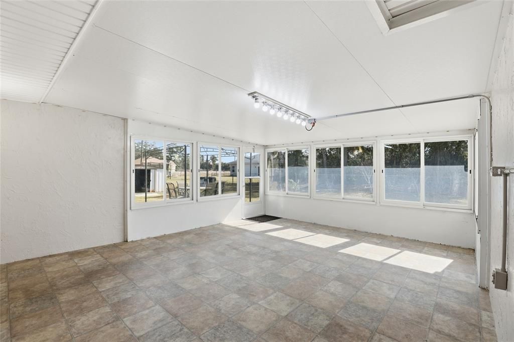 待售: $315,000 (3 贝兹, 2 浴室, 2101 平方英尺)