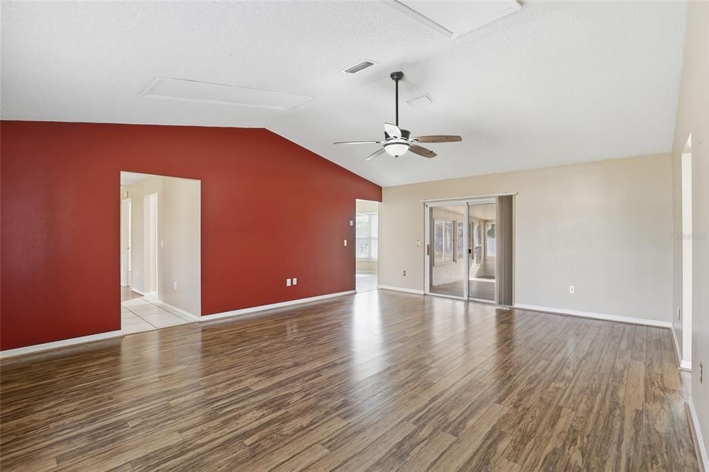 待售: $315,000 (3 贝兹, 2 浴室, 2101 平方英尺)