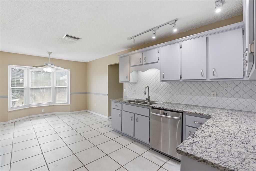 待售: $315,000 (3 贝兹, 2 浴室, 2101 平方英尺)