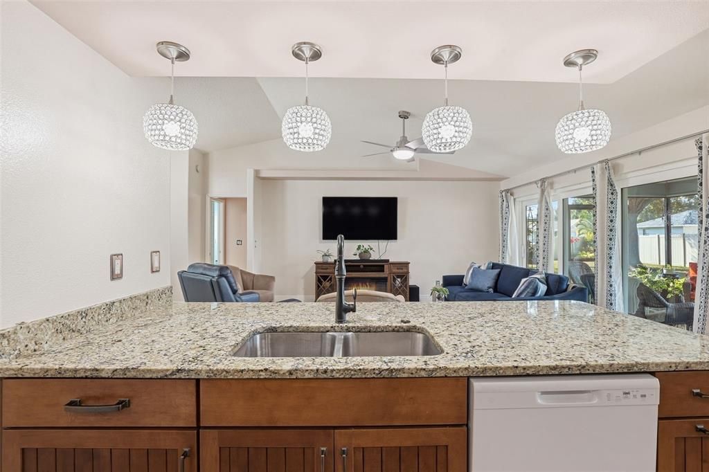 待售: $379,900 (3 贝兹, 2 浴室, 1585 平方英尺)