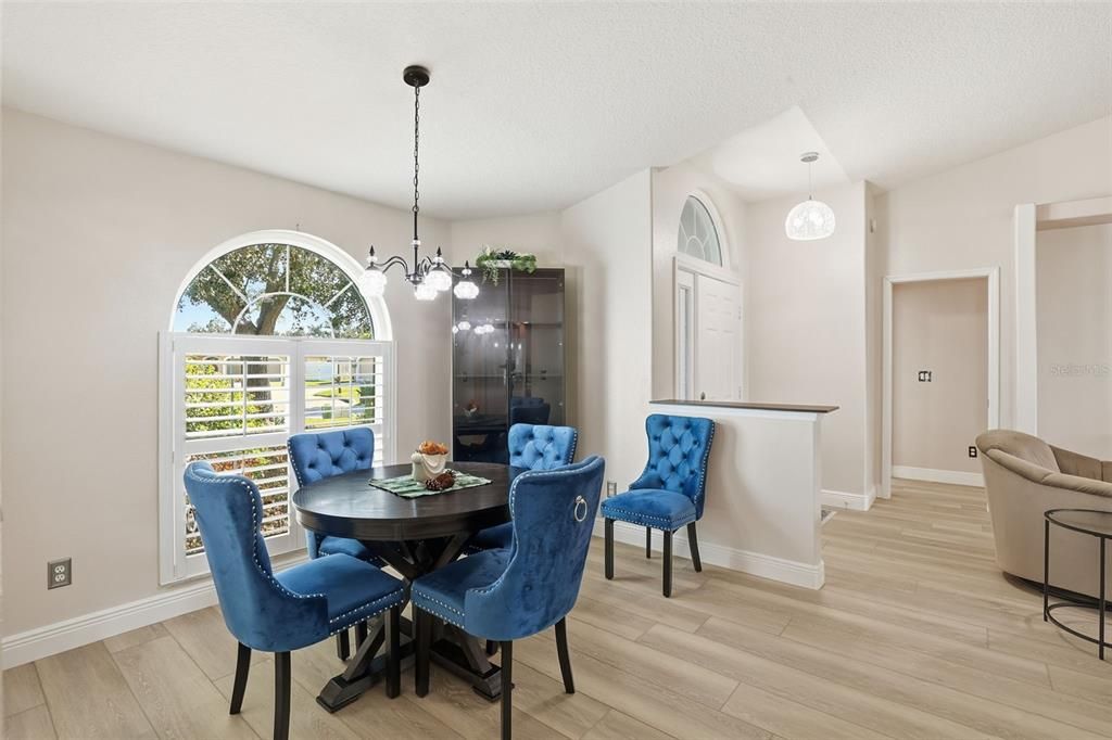 待售: $379,900 (3 贝兹, 2 浴室, 1585 平方英尺)