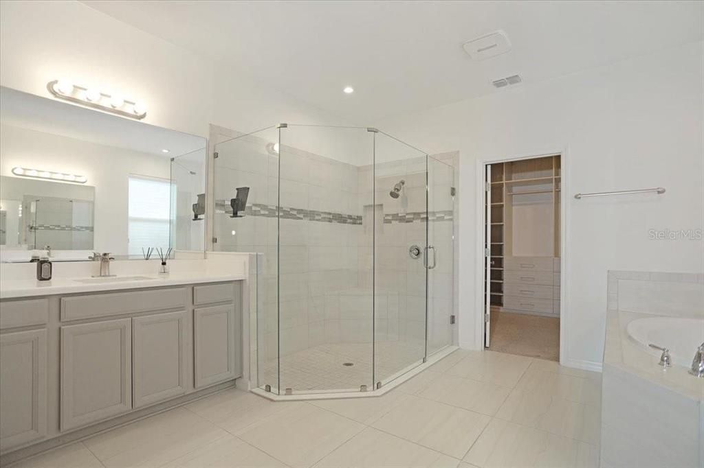 For Rent: $3,500 (5 beds, 4 baths, 3857 Square Feet)