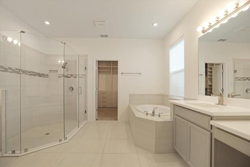 For Rent: $3,500 (5 beds, 4 baths, 3857 Square Feet)