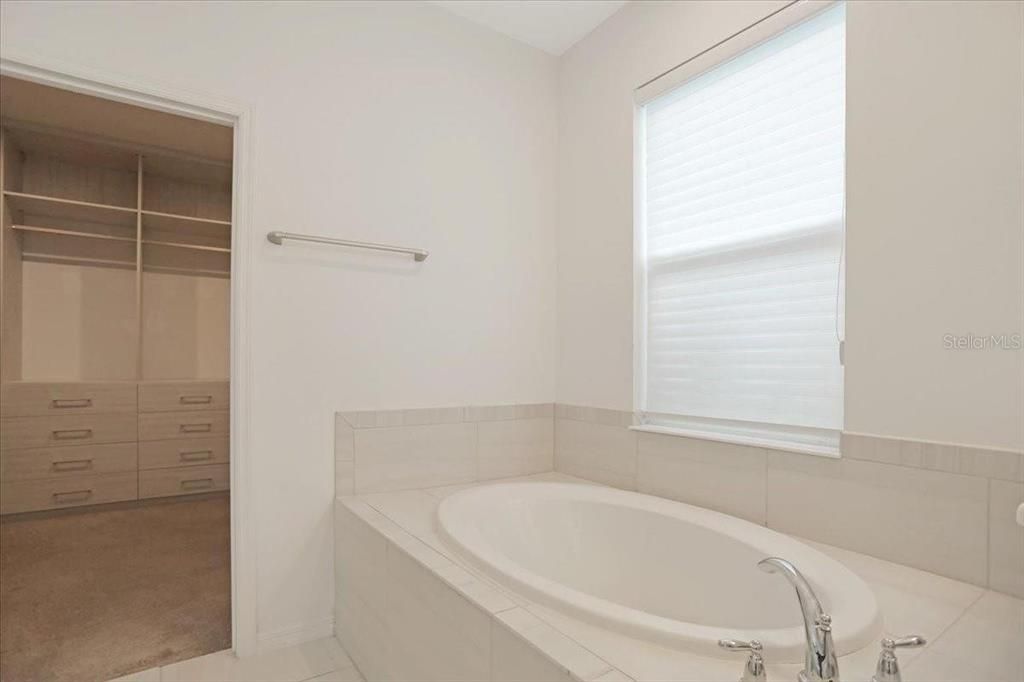 For Rent: $3,500 (5 beds, 4 baths, 3857 Square Feet)