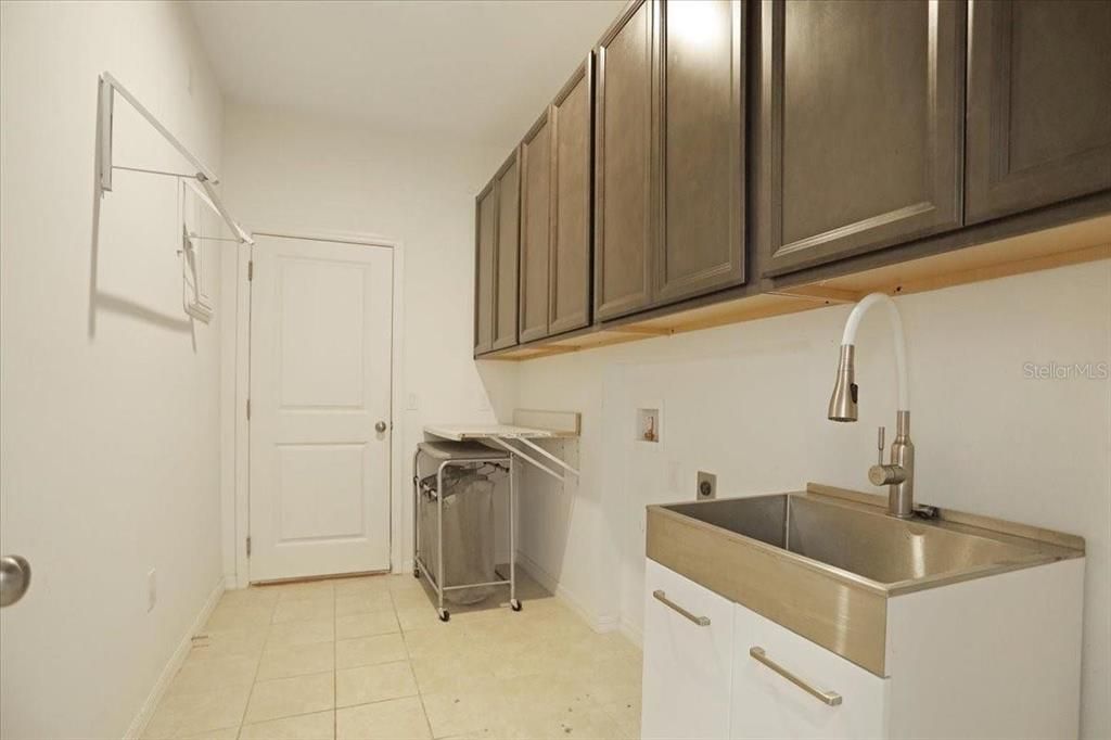 For Rent: $3,500 (5 beds, 4 baths, 3857 Square Feet)