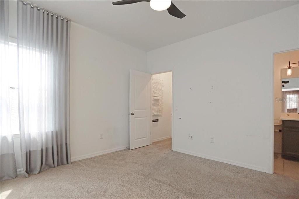 For Rent: $3,500 (5 beds, 4 baths, 3857 Square Feet)