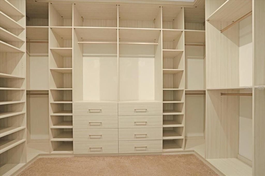 For Rent: $3,500 (5 beds, 4 baths, 3857 Square Feet)