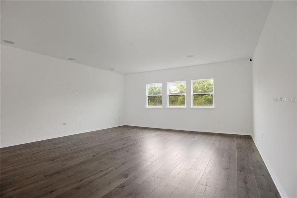 For Rent: $3,500 (5 beds, 4 baths, 3857 Square Feet)