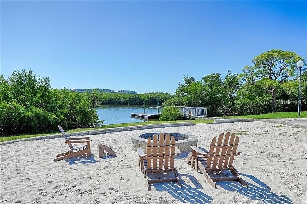 待售: $599,900 (4 贝兹, 2 浴室, 2130 平方英尺)