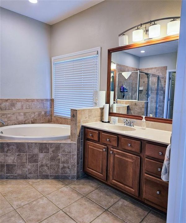 待售: $599,900 (4 贝兹, 2 浴室, 2130 平方英尺)