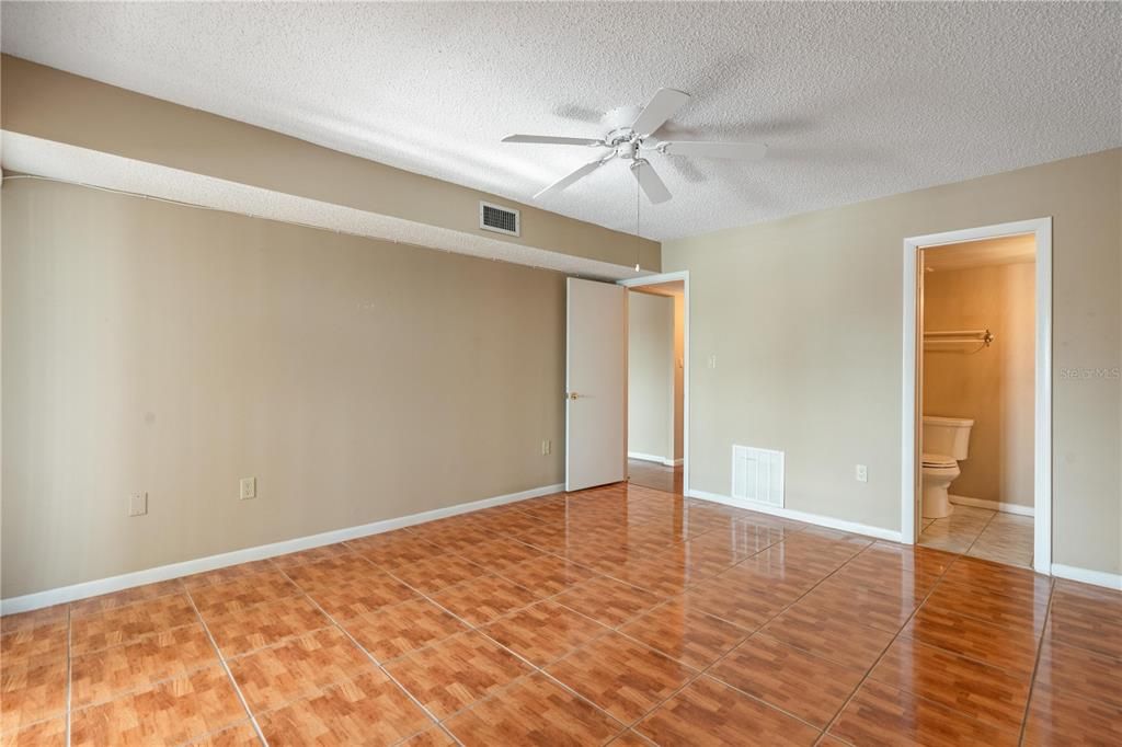 En Venta: $159,900 (2 camas, 2 baños, 1388 Pies cuadrados)