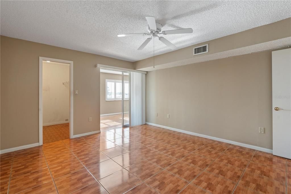 En Venta: $159,900 (2 camas, 2 baños, 1388 Pies cuadrados)