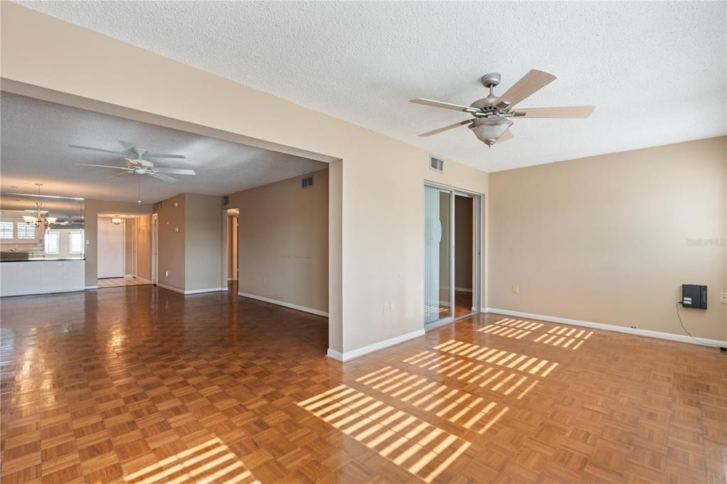 En Venta: $159,900 (2 camas, 2 baños, 1388 Pies cuadrados)