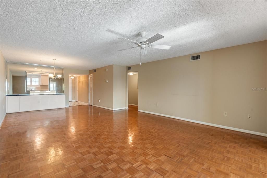 En Venta: $159,900 (2 camas, 2 baños, 1388 Pies cuadrados)