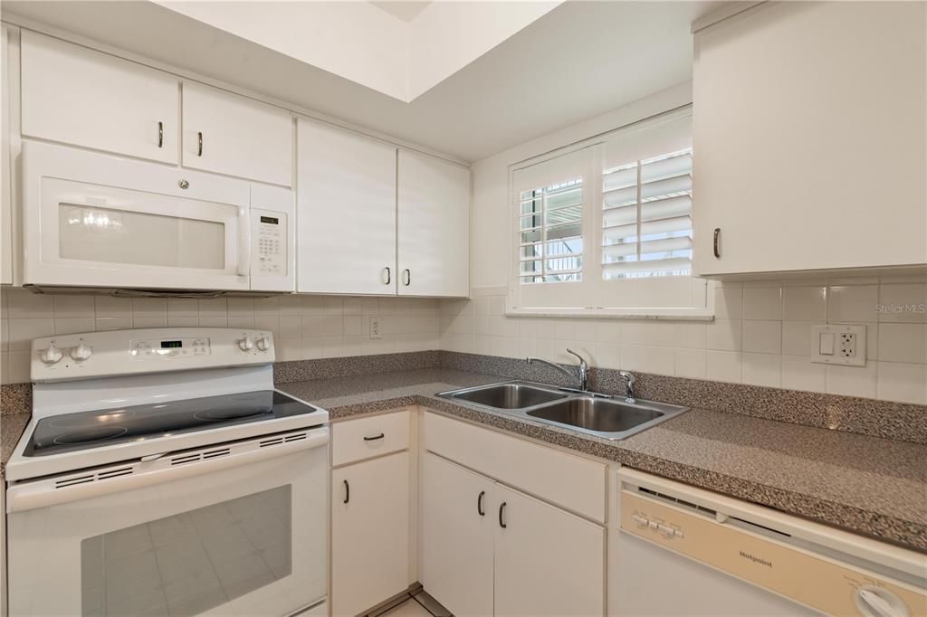 En Venta: $159,900 (2 camas, 2 baños, 1388 Pies cuadrados)