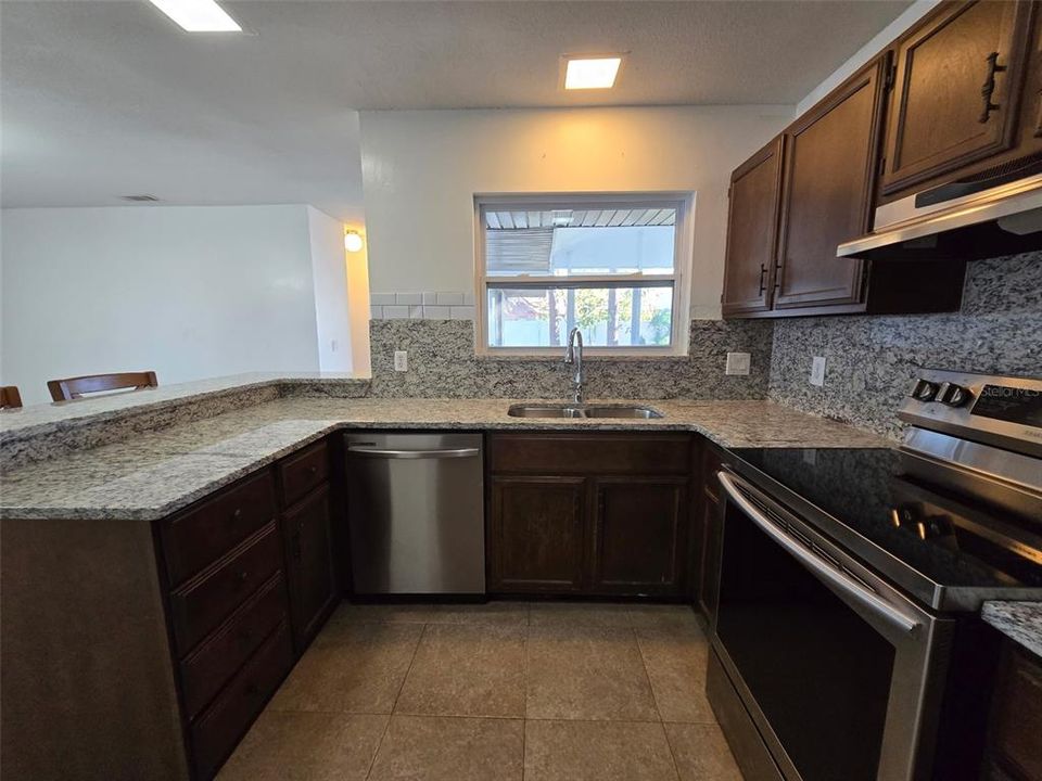 For Sale: $329,000 (2 beds, 2 baths, 1288 Square Feet)