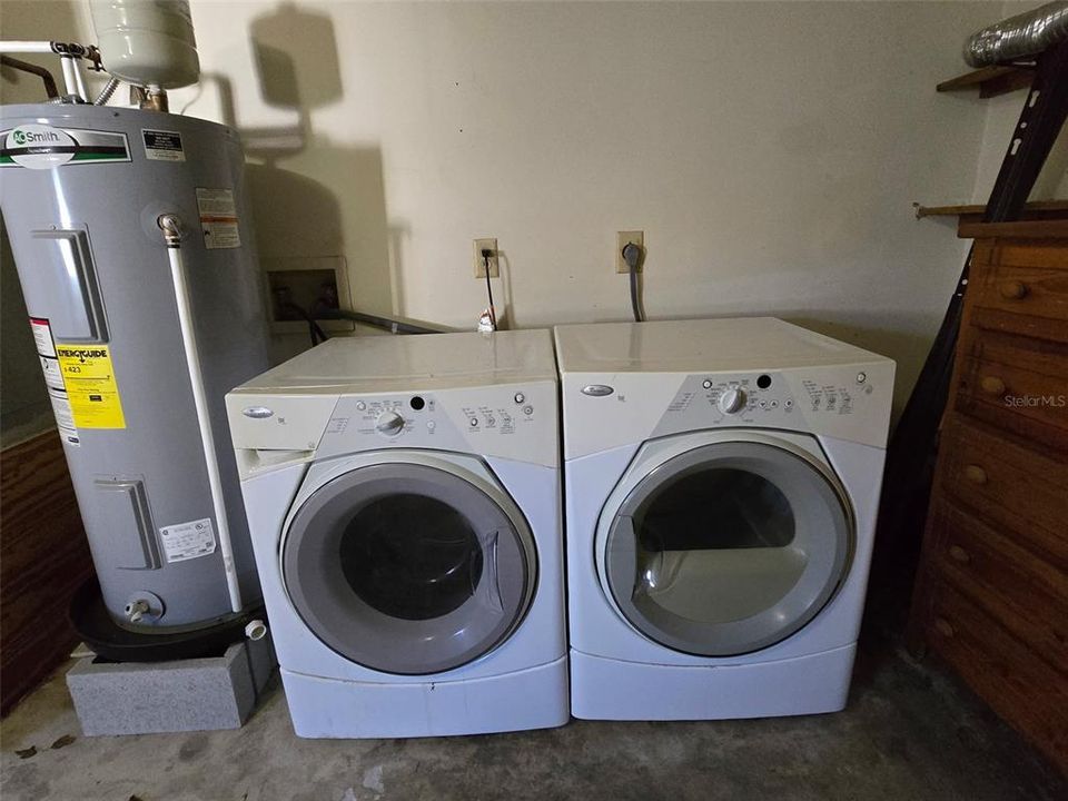 For Sale: $329,000 (2 beds, 2 baths, 1288 Square Feet)