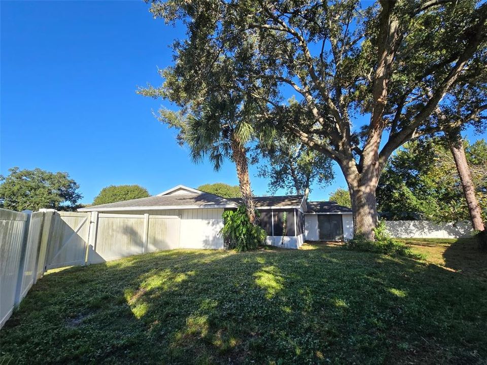 For Sale: $329,000 (2 beds, 2 baths, 1288 Square Feet)