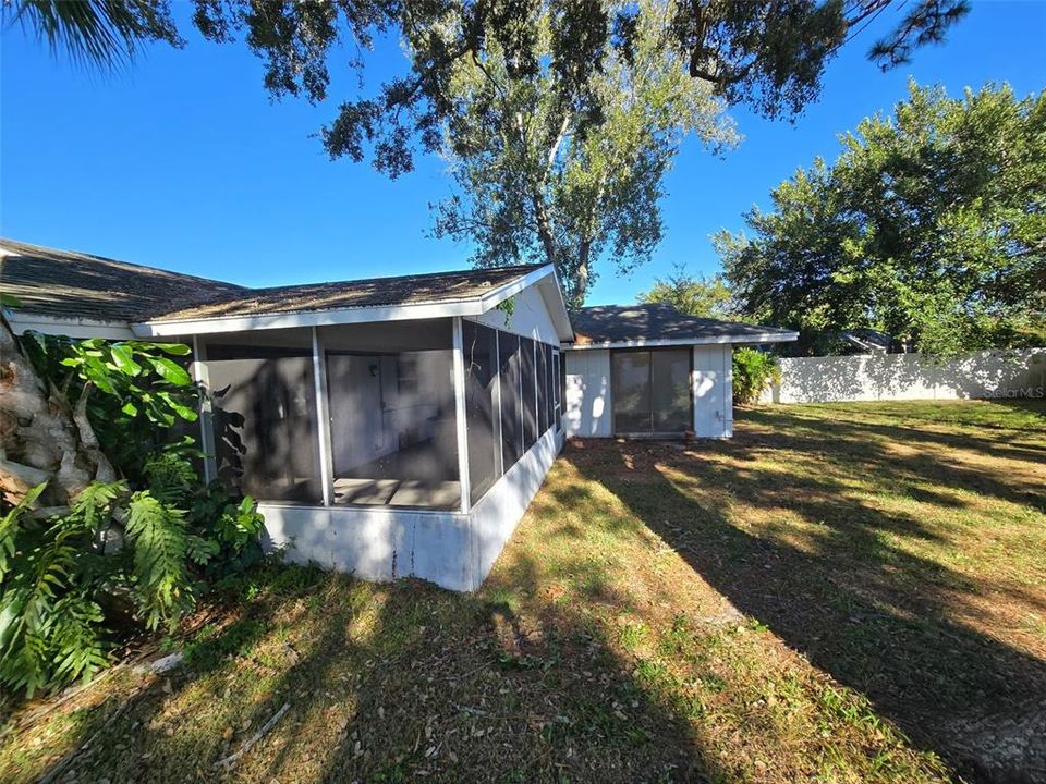 For Sale: $329,000 (2 beds, 2 baths, 1288 Square Feet)