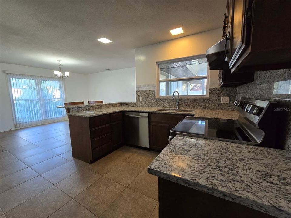 For Sale: $329,000 (2 beds, 2 baths, 1288 Square Feet)