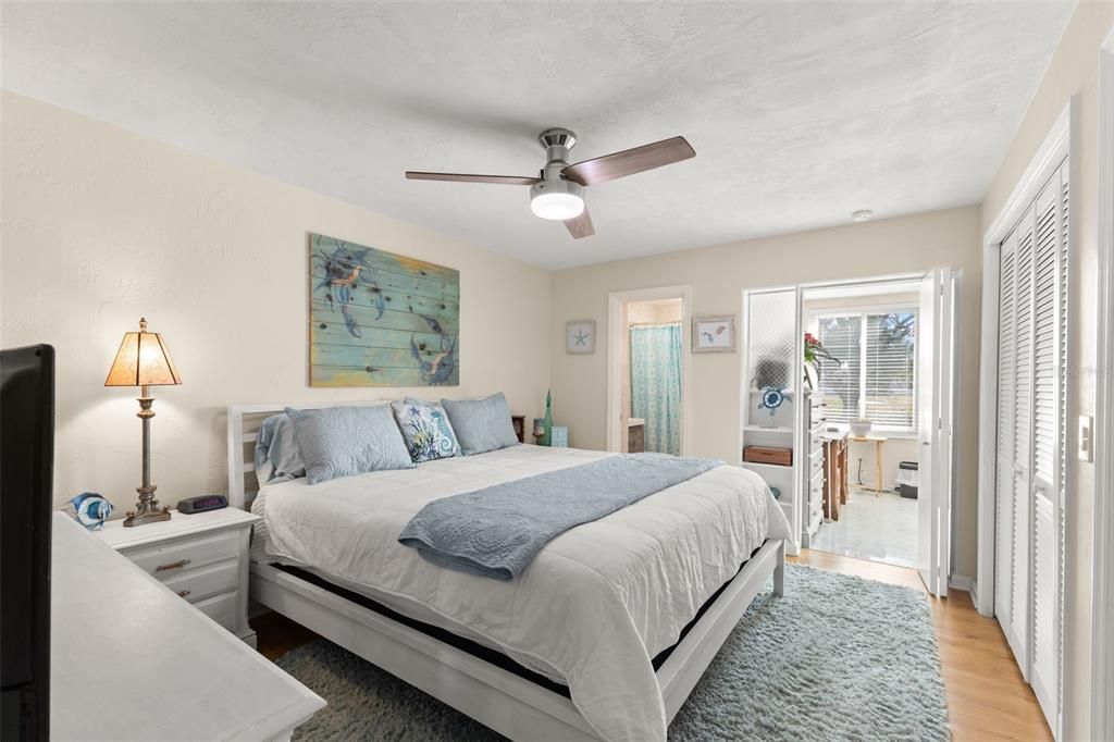 For Sale: $195,000 (2 beds, 2 baths, 1100 Square Feet)