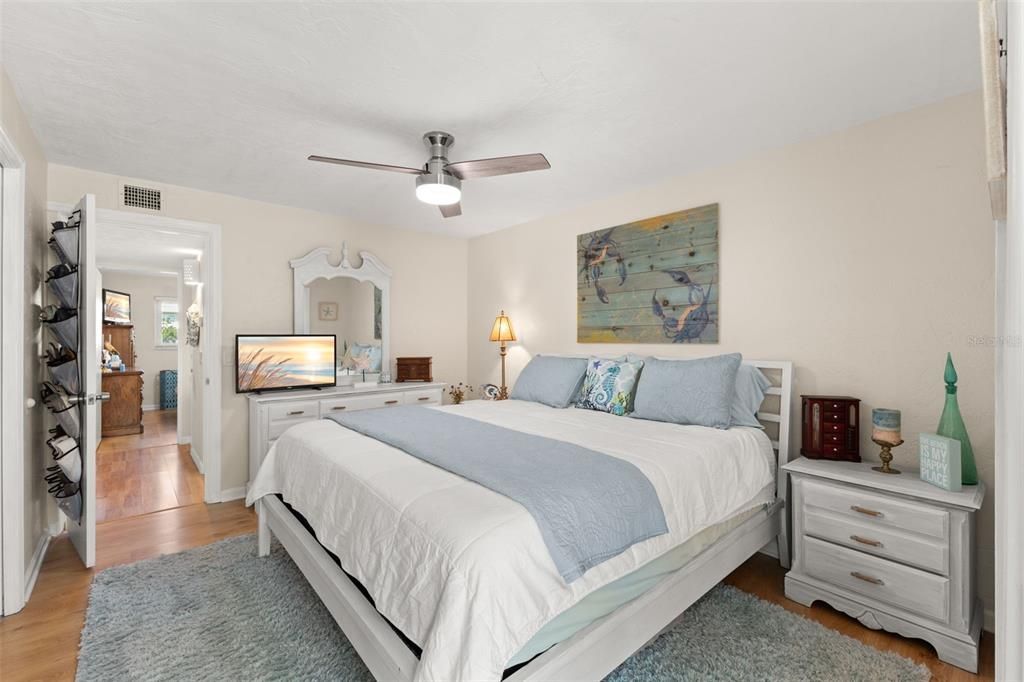 For Sale: $195,000 (2 beds, 2 baths, 1100 Square Feet)