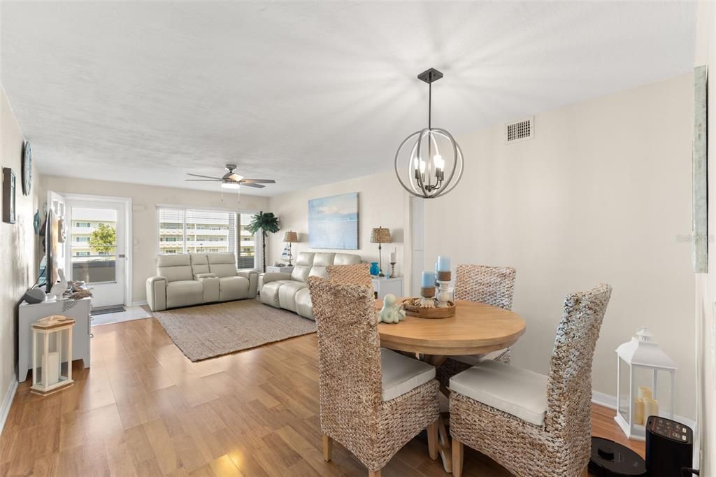 For Sale: $195,000 (2 beds, 2 baths, 1100 Square Feet)