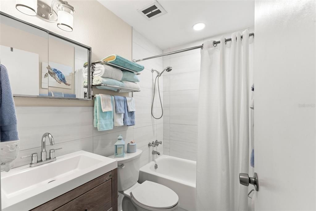 For Sale: $195,000 (2 beds, 2 baths, 1100 Square Feet)