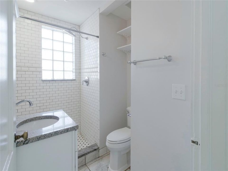 出租: $1,250 (0 贝兹, 1 浴室, 520 平方英尺)